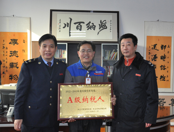 齊達(dá)康，齊達(dá)康壓縮機(jī)，稅務(wù)局長(zhǎng)來(lái)訪齊達(dá)康，稅務(wù)局長(zhǎng)頒獎(jiǎng)